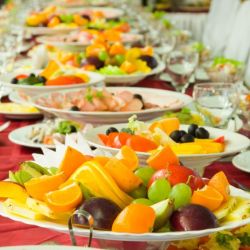 How to Stick to Your Healthy Eating Plan at Social Events 